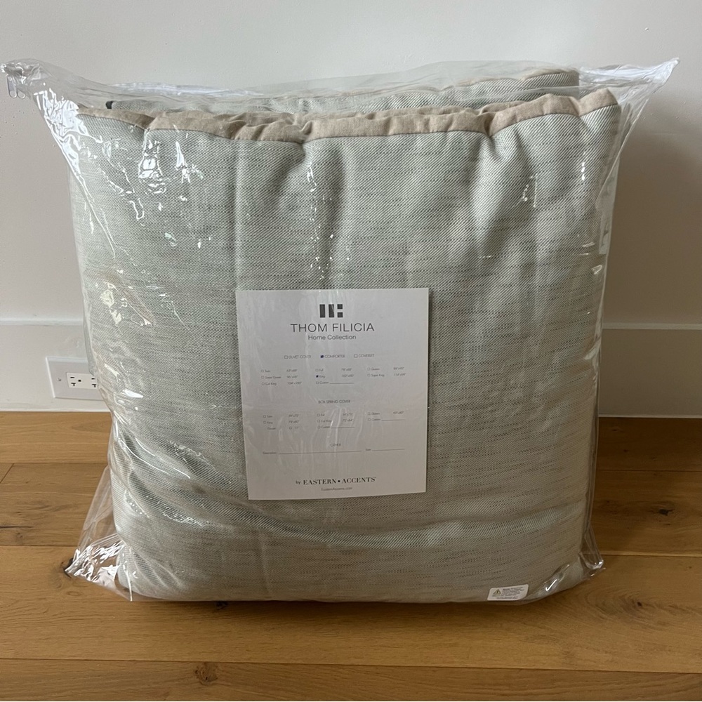 NWT Thom Filicia Laurel Comforter King Size